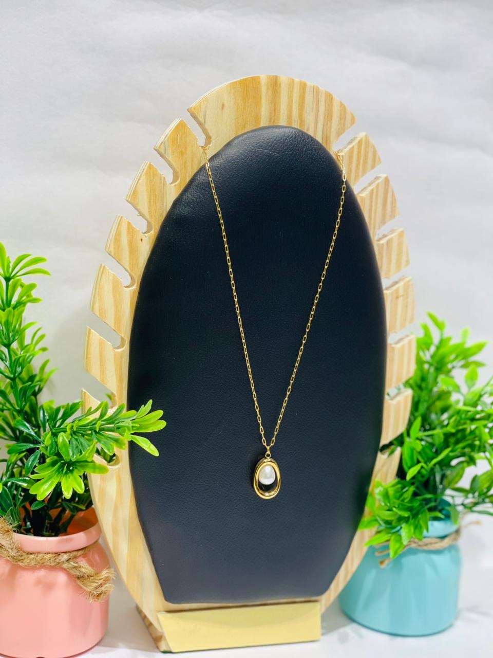 Home Pearl Elegant Anti Tarnish Gold Finish Oval Pendant Necklace