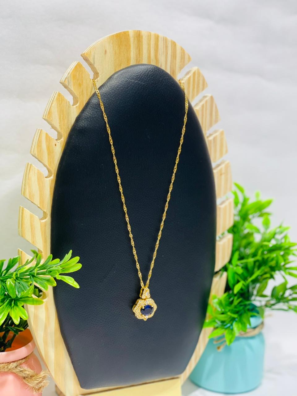Home Pearl Royal Blue Stone Floral Pendant Necklace – Anti Tarnish Gold Finish