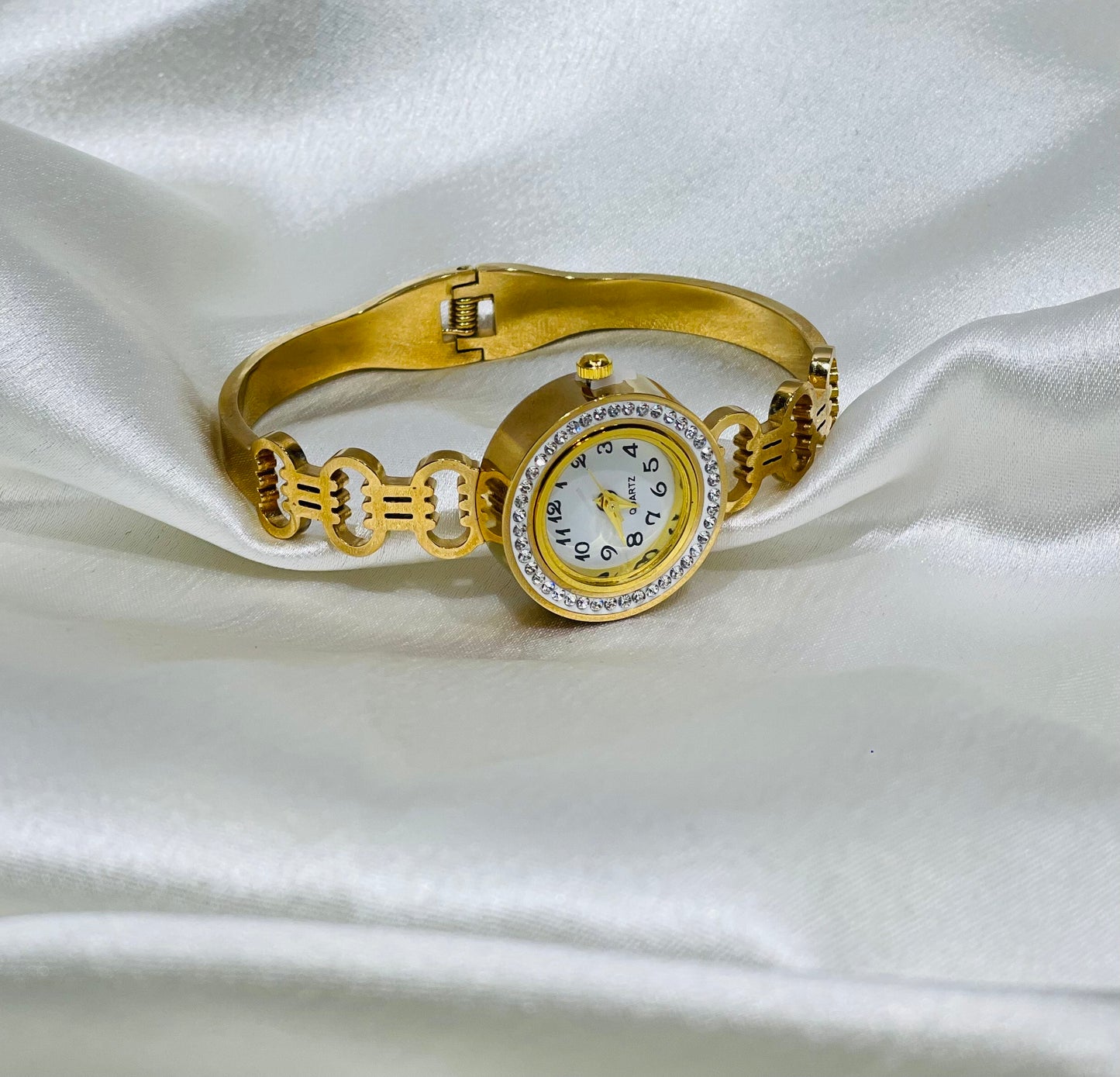 Home Pearl Elegant Floral Link Gold Bracelet Watch for Women-Anti Tarnish Gold Finish