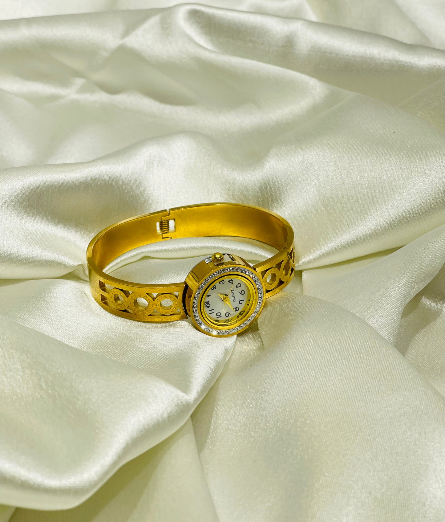 Home Pearl Elegant Anti Tarnish Gold Bracelet Watch for Women