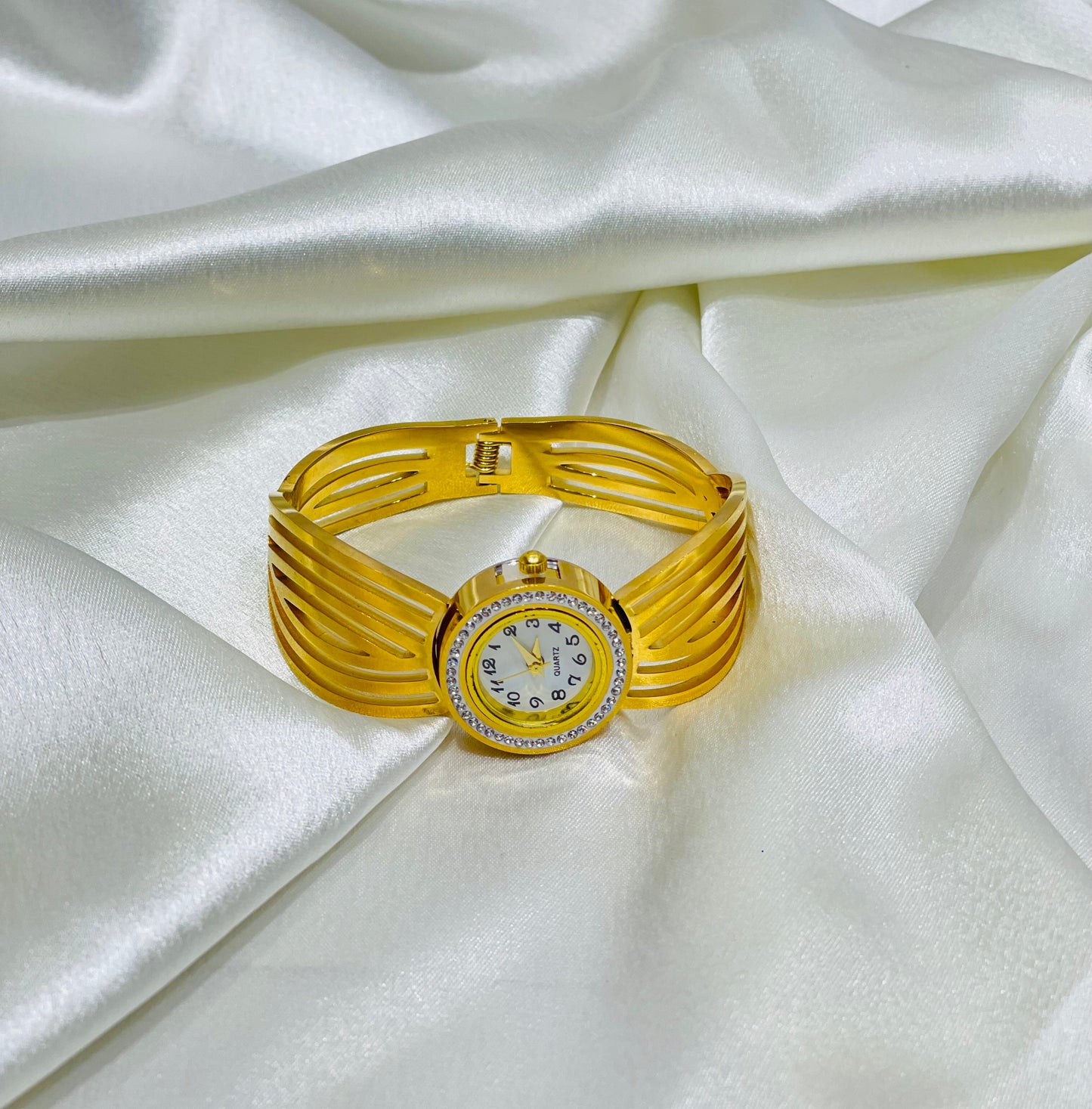 Home Pearl Elegant Golden Cage-Design Bracelet Watch for Women-Anti Tarnish Gold Finish