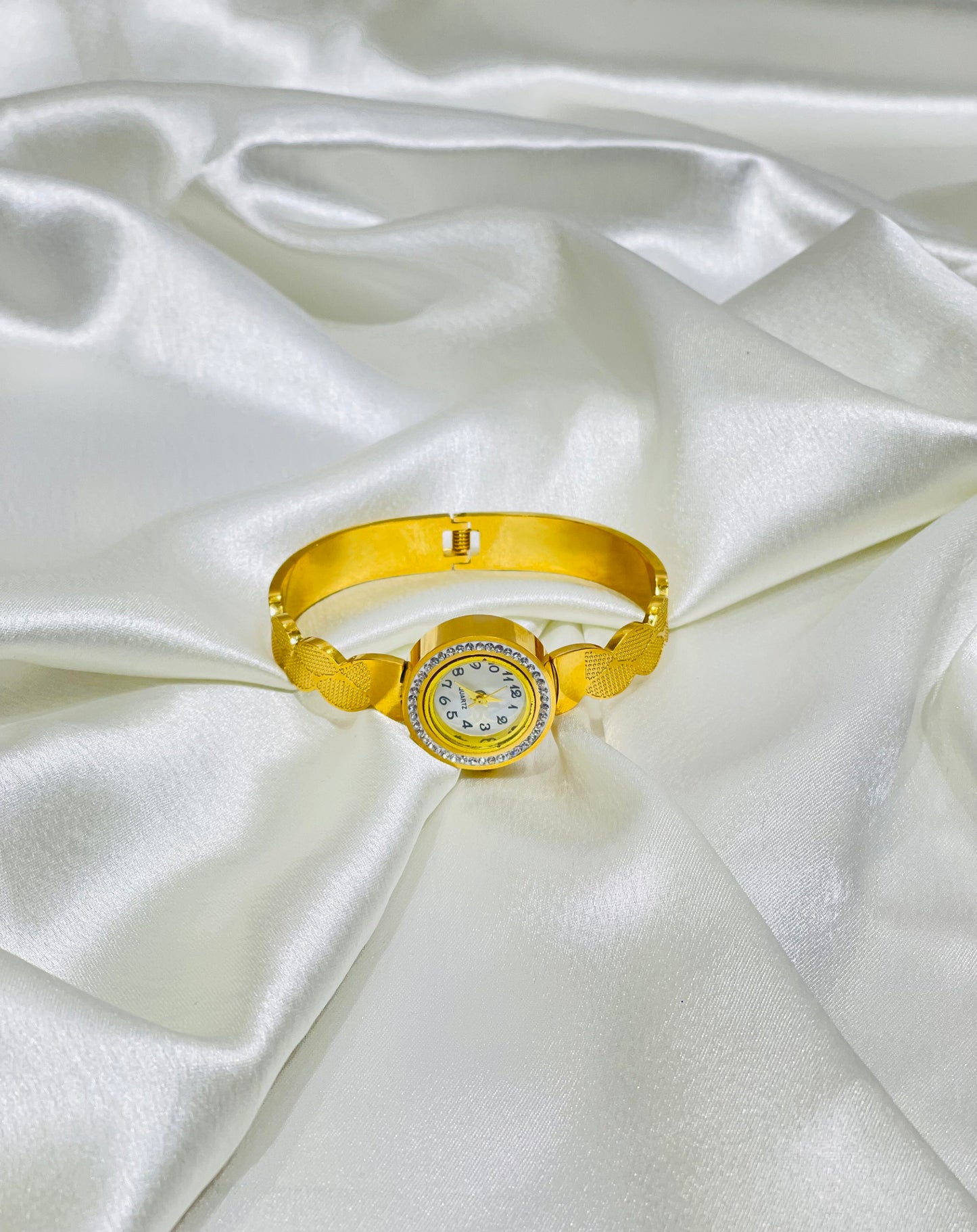 Gold Leaf Motif Bracelet Watch for Women-Anti Tarnish Gold Finish