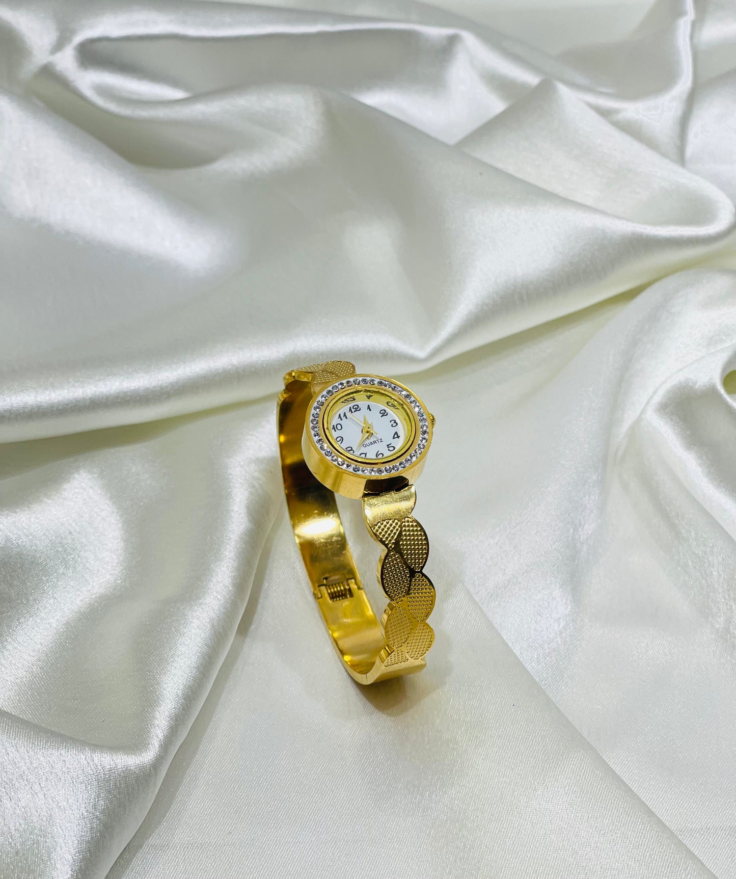 Gold Leaf Motif Bracelet Watch for Women-Anti Tarnish Gold Finish