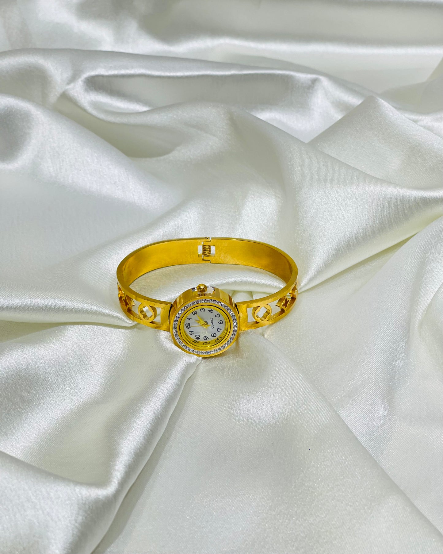 Home Pearl Minimal Gold Cutout Bracelet Watch for Women-Anti Tarnish Gold finish