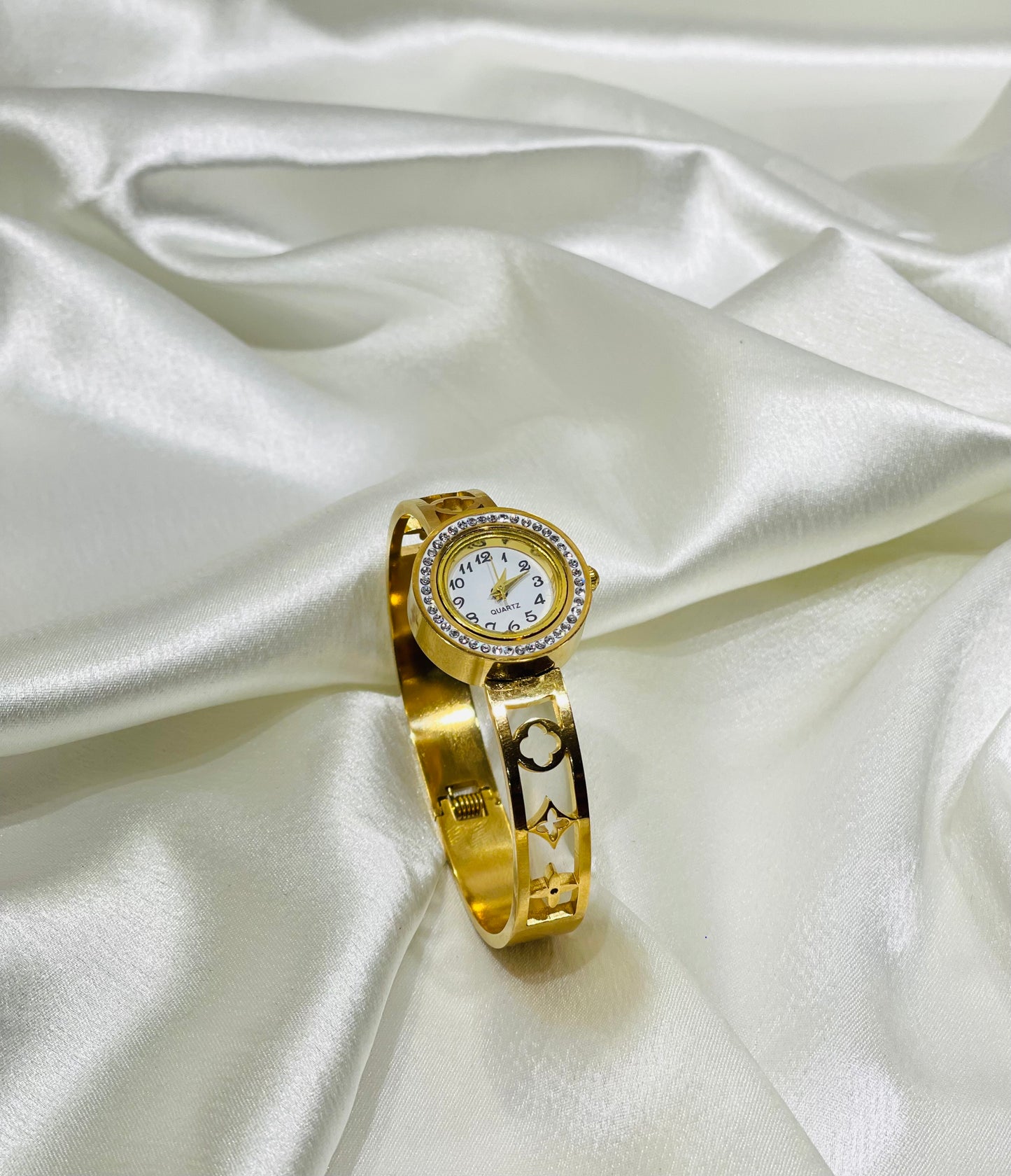 Home Pearl Minimal Gold Cutout Bracelet Watch for Women-Anti Tarnish Gold finish