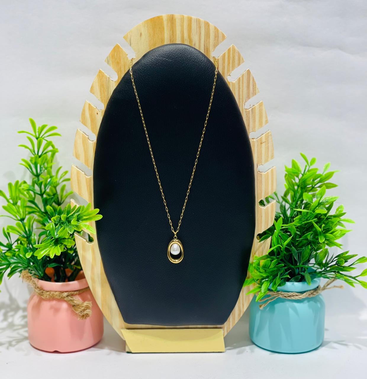 Home Pearl Elegant Anti Tarnish Gold Finish Oval Pendant Necklace