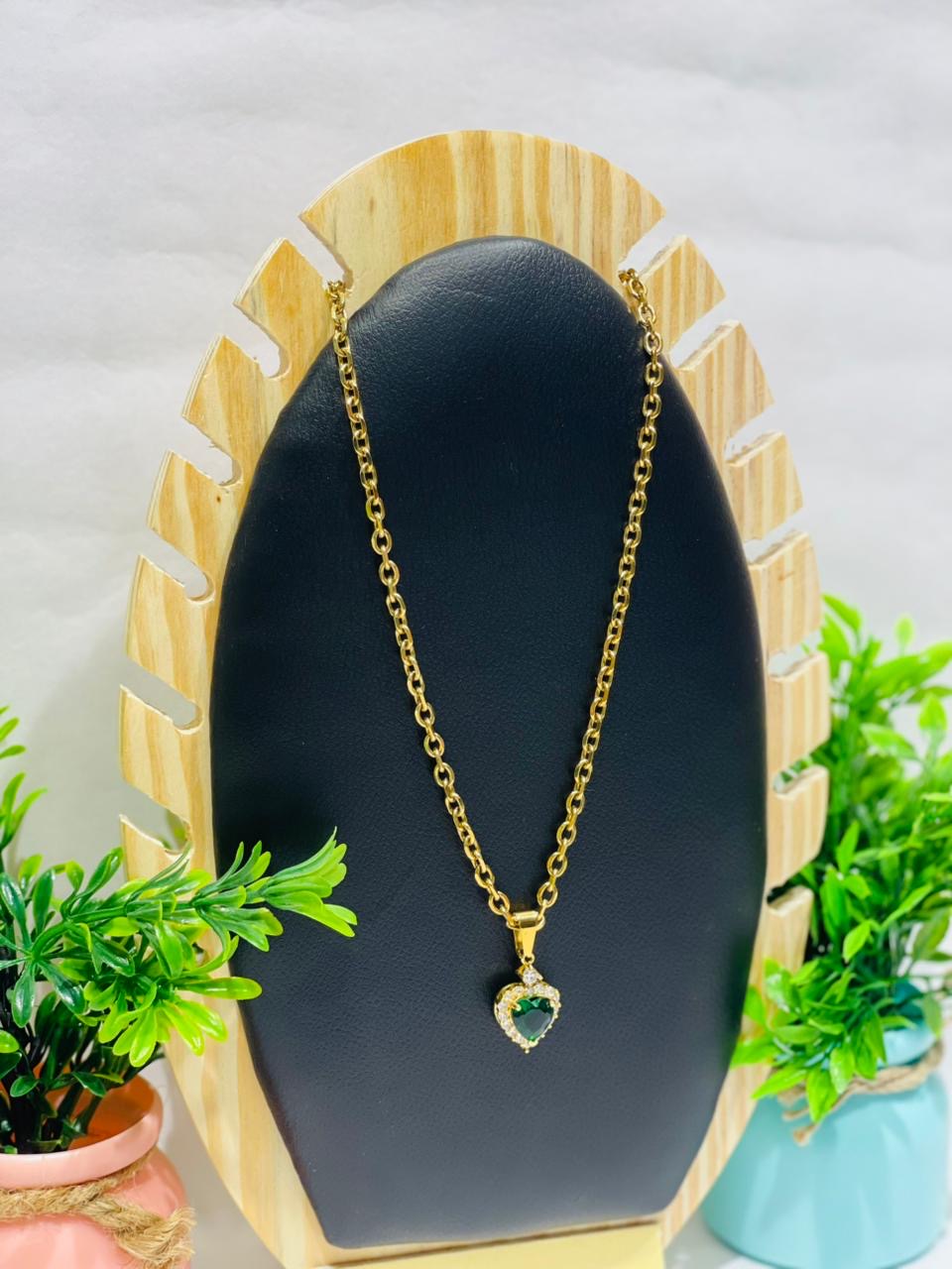 Home Pearl Heart-Shaped Emerald Pendant Necklace -Anti Tarnish Gold finish