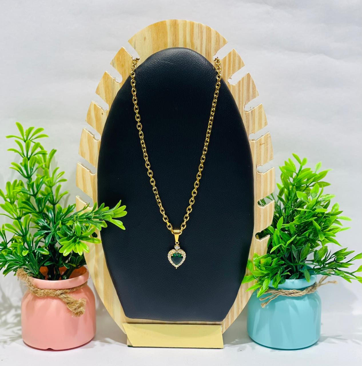 Home Pearl Heart-Shaped Emerald Pendant Necklace -Anti Tarnish Gold finish