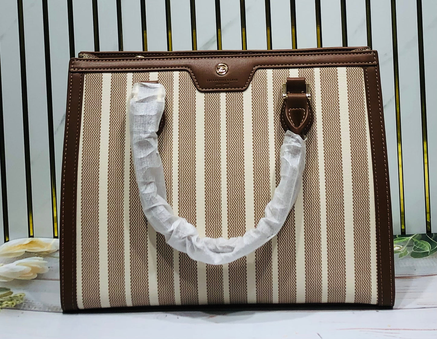 Home PearlElegant Striped Medium Bag – Stylish Everyday Handbag