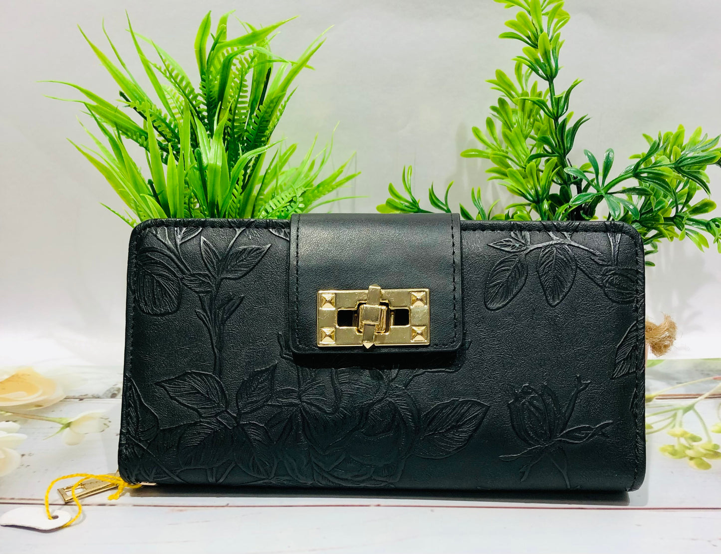 Home Pearl Elegant Floral Embossed Women's Wallet – Green with Gold Clasp
