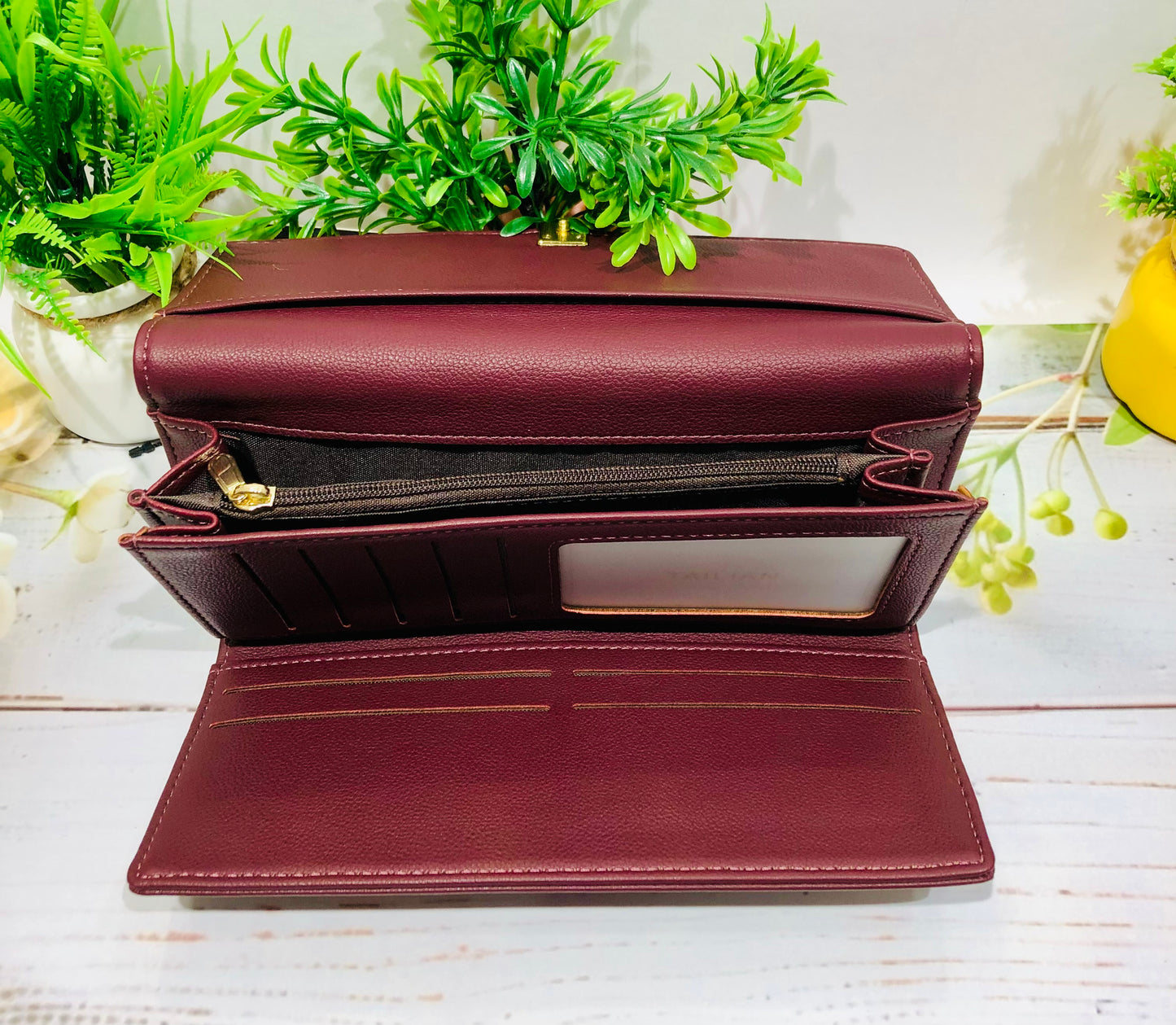 Home Pearl Elegant Maroon Leather Women's Wallet – Timeless Sophistication
