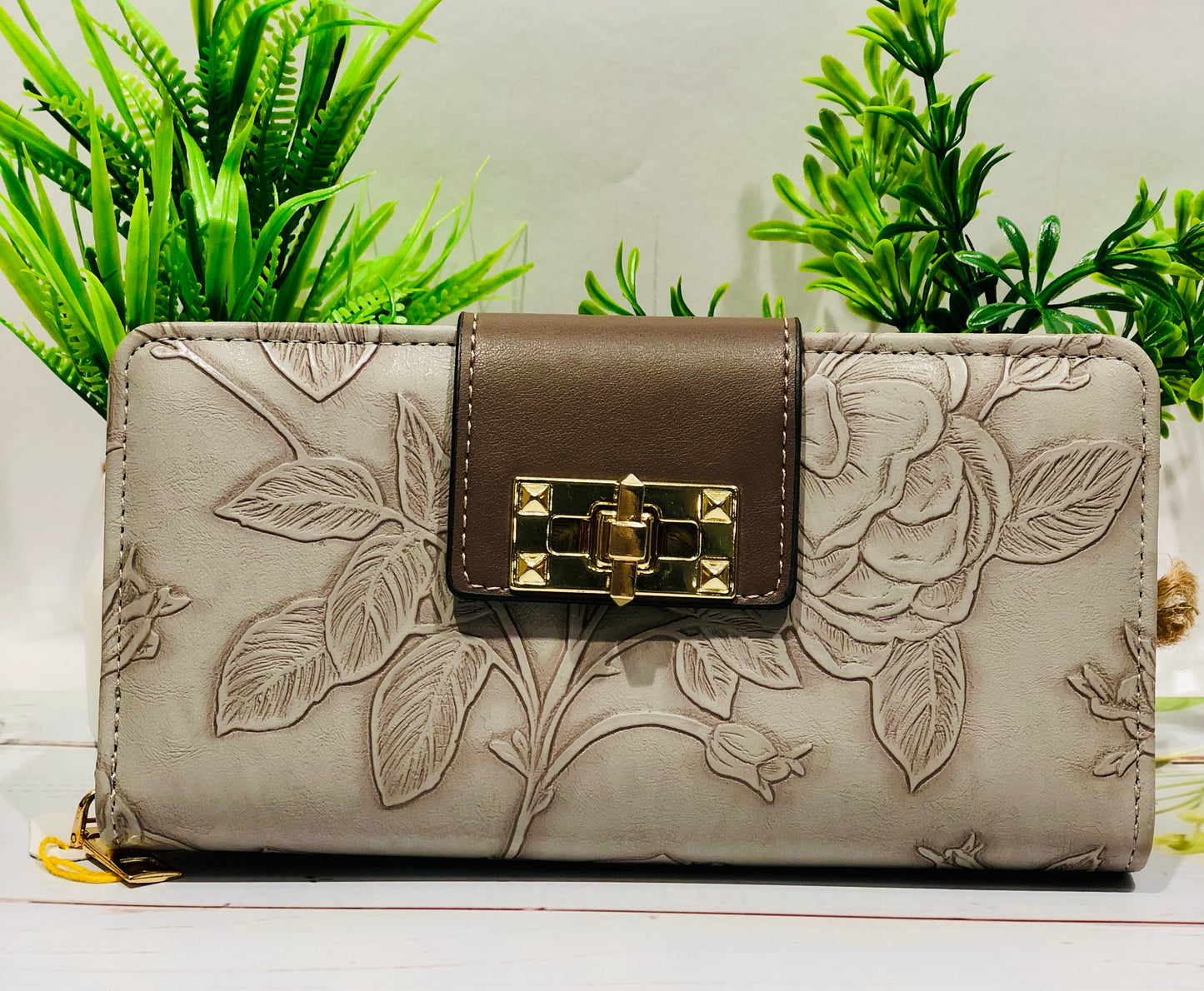 Home Pearl Elegant Floral Embossed Women's Wallet – Green with Gold Clasp