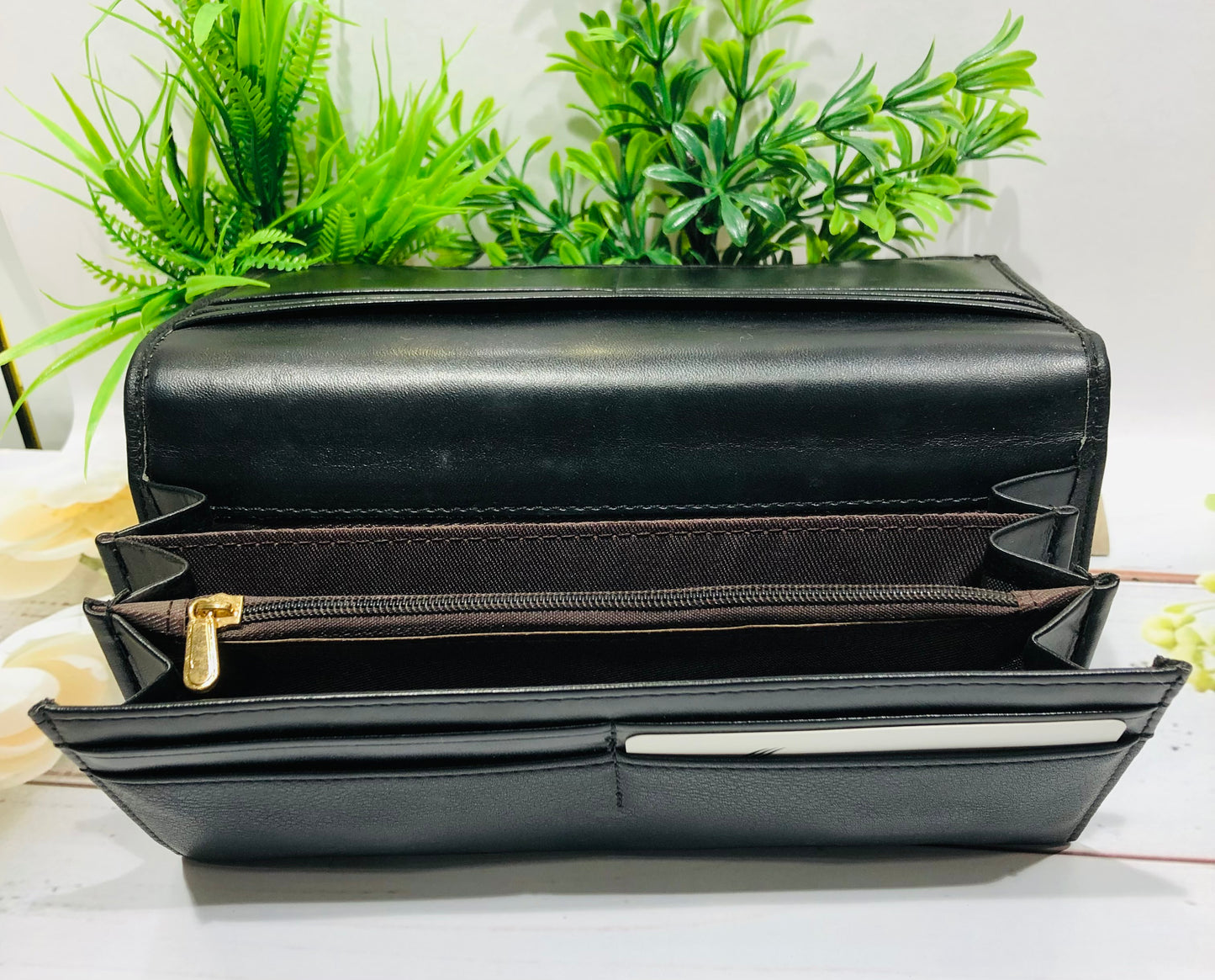 Home Pearl Elegant Black Faux Leather Women's Wallet – Gold Accent Clasp Design