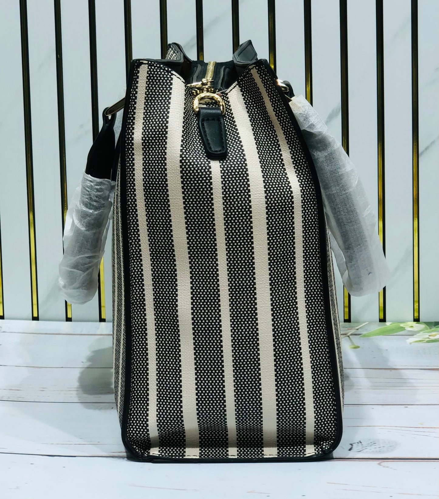 Home PearlElegant Striped Medium Bag – Stylish Everyday Handbag