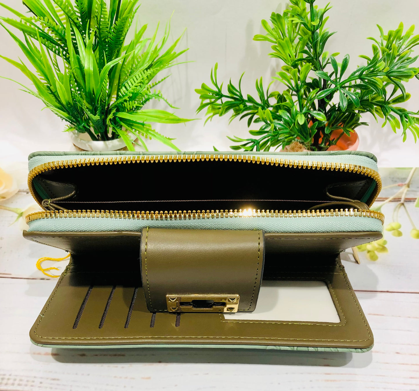 Home Pearl Elegant Floral Embossed Women's Wallet – Green with Gold Clasp