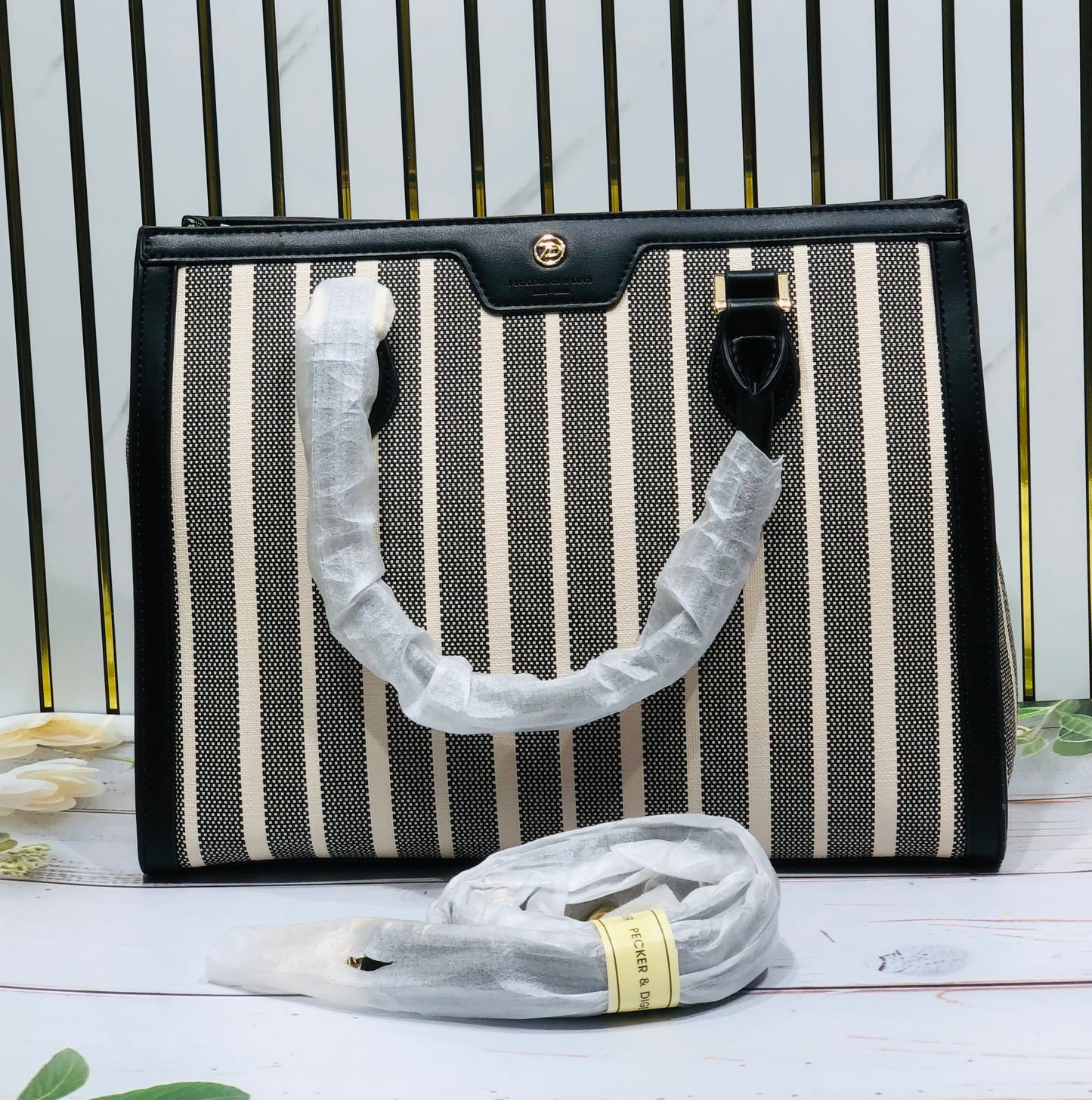 Home PearlElegant Striped Medium Bag – Stylish Everyday Handbag