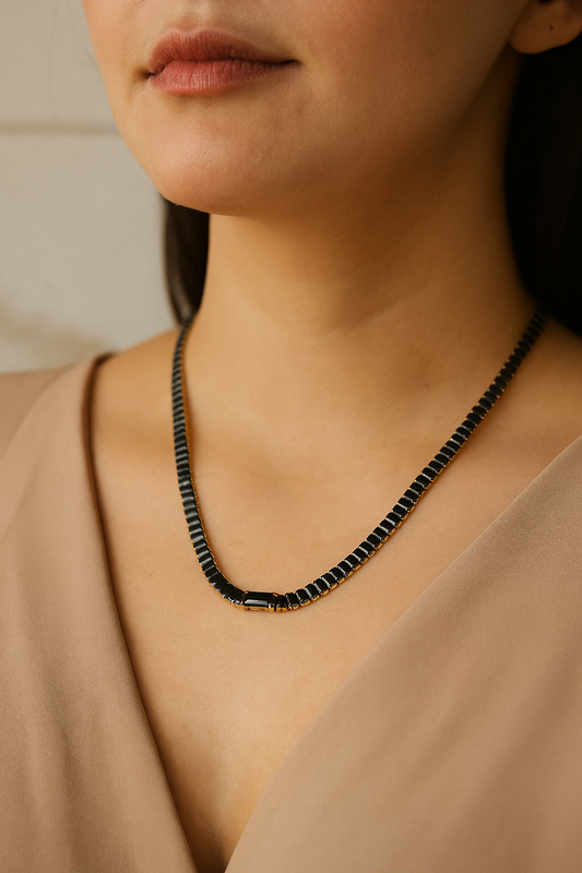 Home Pearl Classic Black Stone  Chain-Anti Tarnish Gold Finish