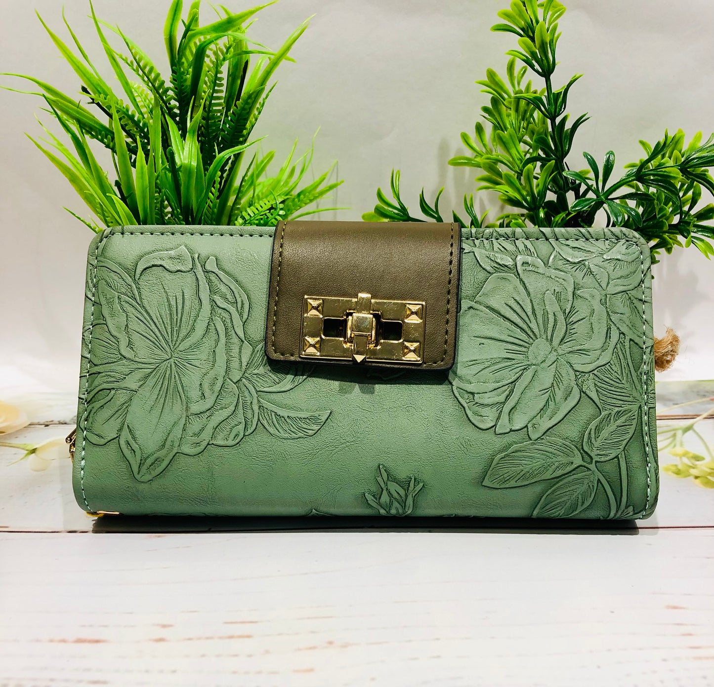 Home Pearl Elegant Floral Embossed Women's Wallet – Green with Gold Clasp
